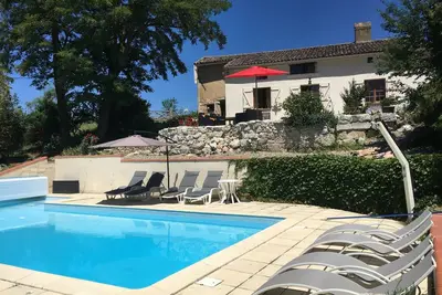 Image de Mas de charme proche Toulouse avec piscine. Animaux et famille.