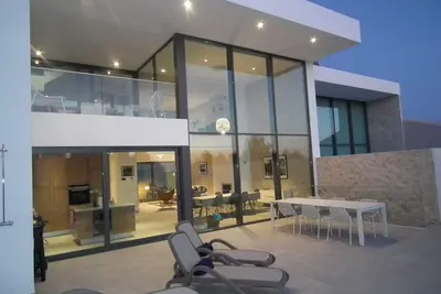 Image de Villa Salema au design scandinave avec une vue fantastique sur l'océan et la nature