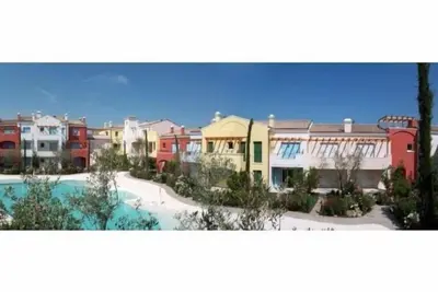 Image de Appartement résidence avec piscine, premier étage avec terrasse