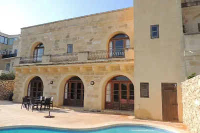 Image de Maison restaurée avec piscine privée