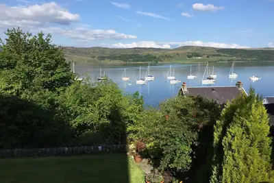 Chalet confortable entouré de jardins communaux avec vue sur la mer de Kyles of Bute