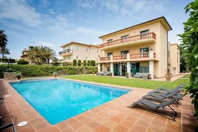 Image de Majestueuse villa en bord de mer, piscine privée, jardins plats