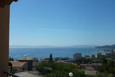 Image de Studio avec balcon vue mer pour 4 pers. au calme avec piscine, parking et cave