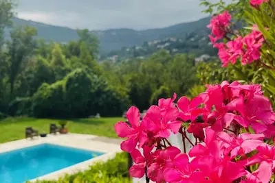 Image de Villa spacieuse avec des vues spectaculaires