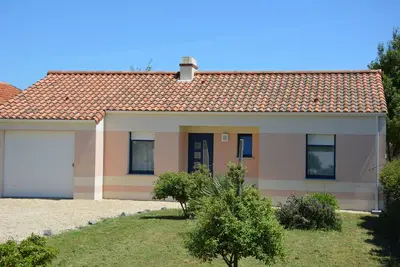 Image de Maison de caractère 150 m bord de mer. Plage 600 m. Au calme!