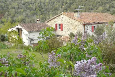 Image de La Batallola : gîte 2 pièces, au calme, avec jardin, dans un mas de caractère.