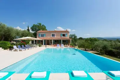 Image de Villa Alexandra : Luxe et Détente Vue Panoramique, Grande Piscine, Climatisée!