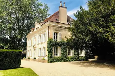 Image de Un château idyllique de 6 chambres / 6 salles de bain en Bourgogne, entre Chablis et Auxerre