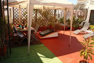 Terrasse de l'appartement, wifi, climatisation et parking (coût supplémentaire)