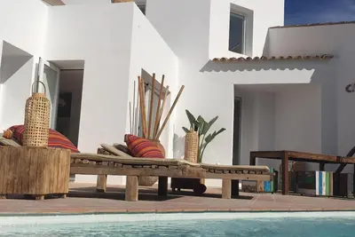 Image de Très belle maison face au couché du soleil avec vue mer et piscine privée.