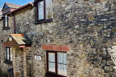 Image de Rosie's Holiday Cottage dans le nord du Devon avec piscine intérieure chauffée