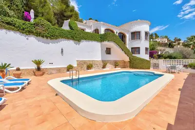 Image de Villa Rafalet 4 chambres 3 salles de bain 8 couchages. Grandes terrasses, piscine, air conditionné wifi