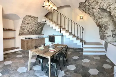 Image de Maison rustique avec une vue magnifique sur le lac et les collines morainiques