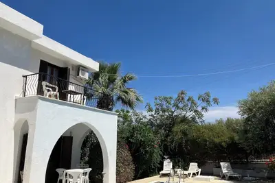 Image de Villa avec piscine privée et vue imprenable,