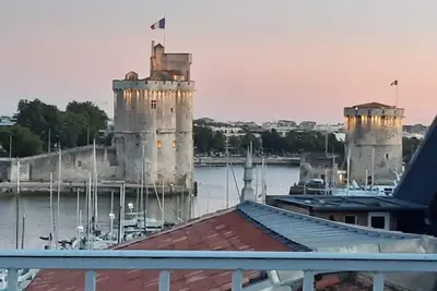 Image de La terrasse face aux Tours, vue sublime et clim
