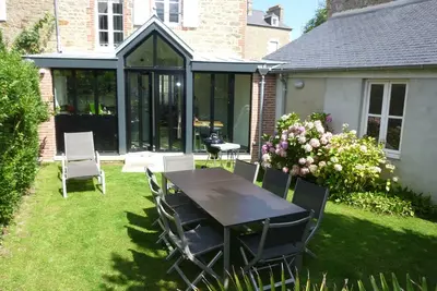 Image de Maison à Dinard avec jardin, proche plage et commerces St-Enogat. Wifi. Parking.