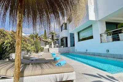 Image de Villa de luxe contemporaine à Marbella avec terrasse vue à 360 degrés,