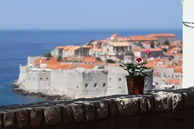 Image de Grande terrasse avec vue mer unique, île de Lokrum et la vieille ville