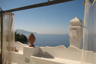 Image de Villa en front de mer avec terrasse solarium parking accès à la mer jacuzzi WiFi