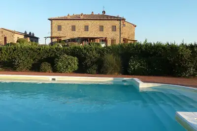Image de Appartement dans un village toscan médiéval magnifiquement restauré, à 7 km de Volterra