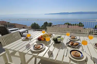 Image de Perfect Seaview Apartment just 150m from the beach, Large Dining Terrace