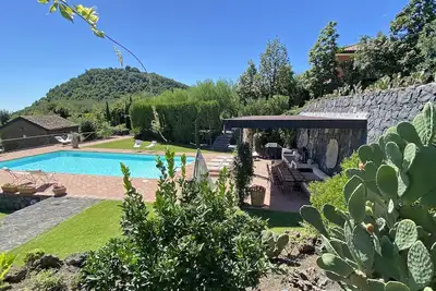 Palmento Trecastagni, villa panoramique et dépendance avec piscine