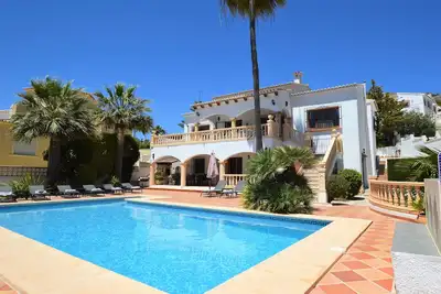 Image de Grande villa bien équipée / Piscine privée / Vue mer / Jardin / Terrasse / Wifi