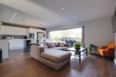 Image de Maison moderne de luxe au coeur de la New Forest et à proximité de la plage