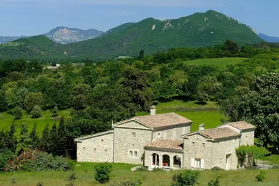 Image de Drôme provençale maison de campagne  calme