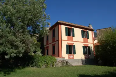 Image de Maison entre mer et montagnes