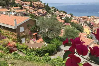 Image de Porto Santo Stefano: A beautiful house. . . a beautiful sea