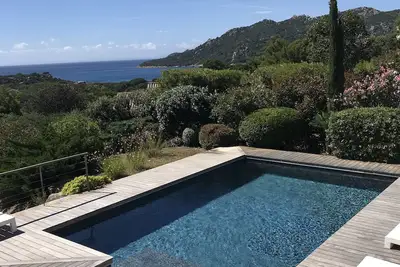 Image de Villa 14 Luxe et Confort  à la plage de Santa Giulia vue mer & piscine  chauffée