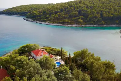 Luxueuse villa en bord de mer avec une jetée et une plage de galets - Korcula