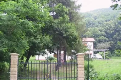Image de Autel: maison avec jardin, en pleine nature proche de la mer
