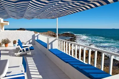 Image de Maison avec terrasse privée, piscine et jardin. Bbq, wifi, chauffé à 50m plage