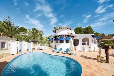 Image de 6 lits, 4 salles de bain, cuisine d'été, super vue sur la mer, près de la mer, grandes terrasses