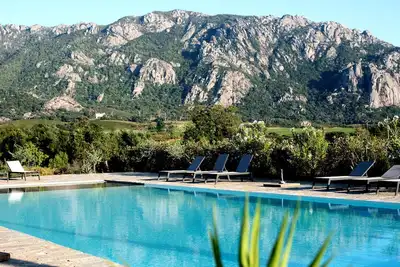Image de Demeure de charme dans le domaine viticole Bio Castellu di Baricci avec piscine