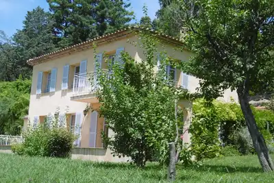 Image de Bastide Provencale (4 ch-3 sdb) - Piscine- Grand Jardin Arbore-Vue Sur St Paul