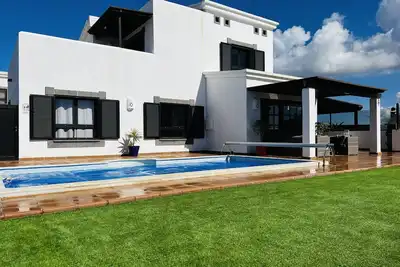 Image de Casa Leila - Une villa privée de luxe pour adultes seulement à louer à Faro Park!