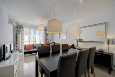 Image de Appartement contemporain élégant et magnifique, vue sur la mer et la montagne et excellent emplacement