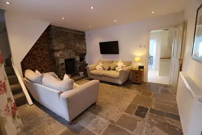 Image de Cottage du 17ème siècle avec vue sur la montagne à la périphérie de Cardiff