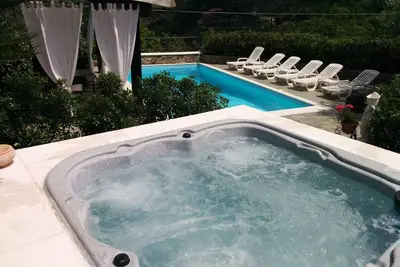 Image de La Maison de Campagne - Belle Villa Avec Piscine Privée, Jacuzzi Extérieur, Spa et Fitness