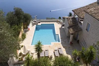 Image de Sea Breeze Villa avec une vue imprenable Ă Corfou