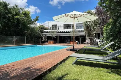 Image de Maison familiale dans Bordeaux avec grand jardin et piscine
