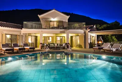 Image de Villa Lemoni, Old Skala, Piscine à débordement chauffée, Spa Jets, WiFi, cuisine extérieure