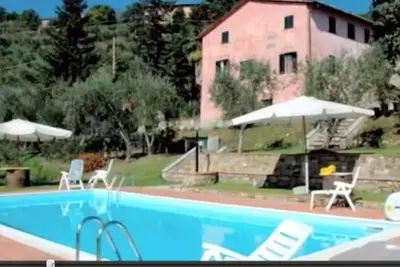Image de Une ferme restaurée avec piscine et  vue magnifique. À 15 minutes de Lucques.
