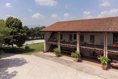 Image de Belle ferme proche du lac de Garde et entourée de verdure