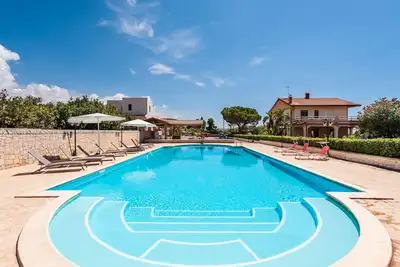 Image de Villa avec piscine de 18 mètres, piscine pour enfants, vue sur la mer, grand jardin, WiFi gratuit