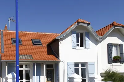 Charmante maison avec grand jardin clos à proximité de la mer