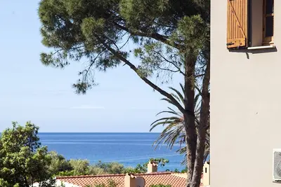 Image de Solanas - Villa individuelle entourée de verdure à quelques pas de la mer